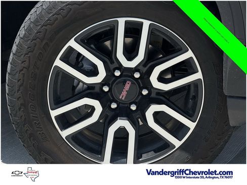 Used 2025 GMC Sierra 1500 AT4 w/ AT4 Premium Package AWD/4WD image 8