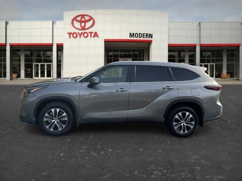 Certified 2025 Toyota Highlander XLE image 7