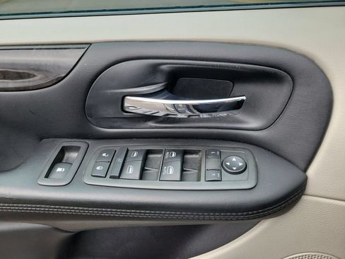 Used 2013 Dodge Grand Caravan SE FWD image 25