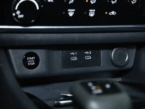 Used 2024 Nissan Rogue S image 27