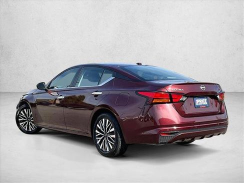 Used 2025 Nissan Altima 2.5 SV FWD image 13