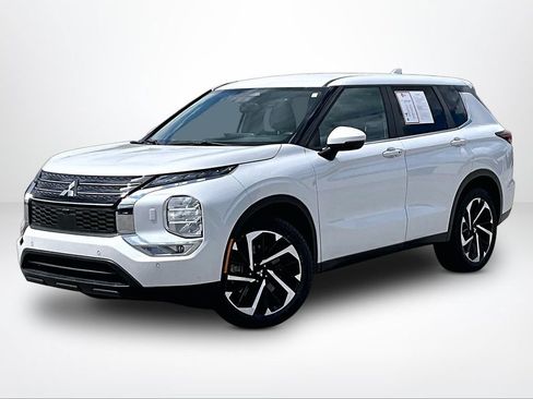Used 2023 Mitsubishi Outlander SE AWD/4WD image 2