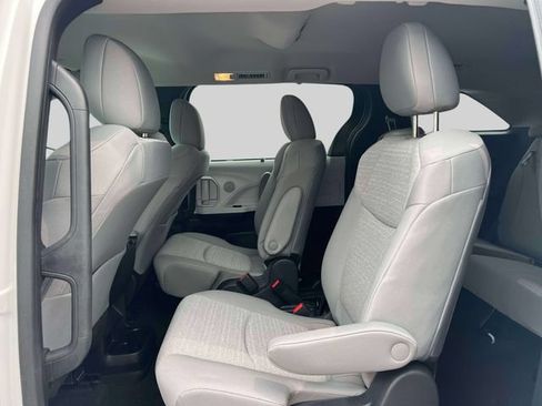 Certified 2026 Toyota Sienna LE AWD/4WD image 16