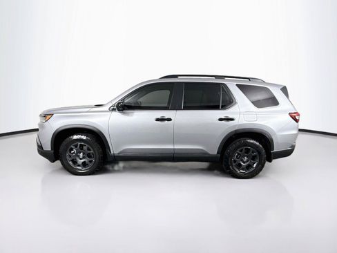Used 2025 Honda Pilot TrailSport image 13