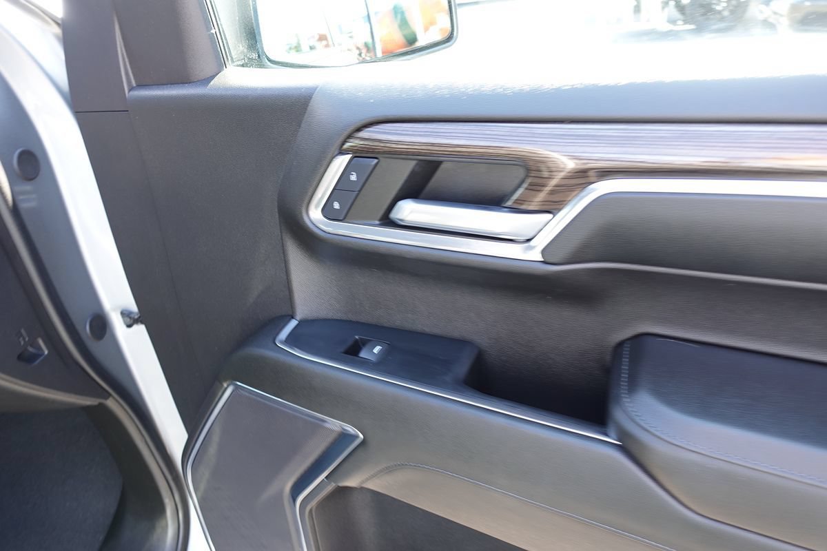 Used 2024 Chevrolet Silverado 1500 LT AWD/4WD image 35