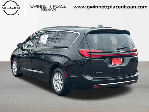 Used 2022 Chrysler Pacifica Touring-L image 7