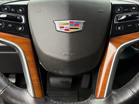 Used 2017 Cadillac Escalade ESV Luxury AWD/4WD image 18
