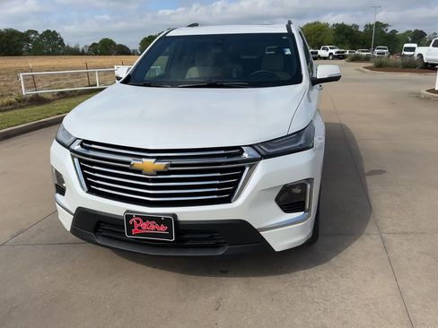 Used 2023 Chevrolet Traverse Premier image 4