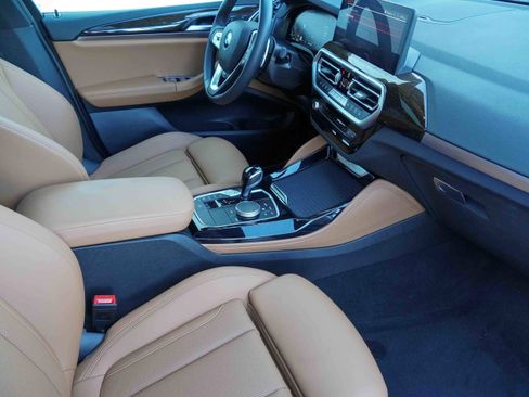 Certified 2025 BMW X4 xDrive30i image 10