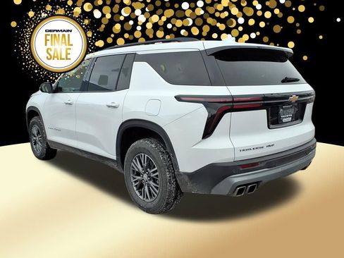 Used 2025 Chevrolet Traverse LT image 7