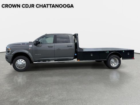 Used 2026 RAM 5500 4x4 Crew Cab w/ Laramie Trim Package image 2