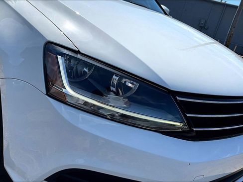 Used 2017 Volkswagen Jetta SE FWD image 32