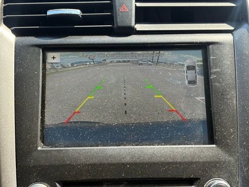 Used 2017 Ford Fusion SE w/ Fusion SE Technology Package image 18