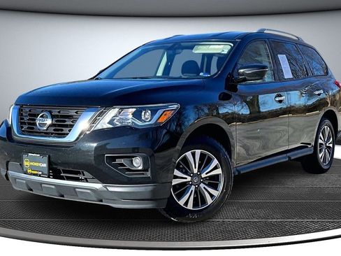 Used 2020 Nissan Pathfinder S image 3