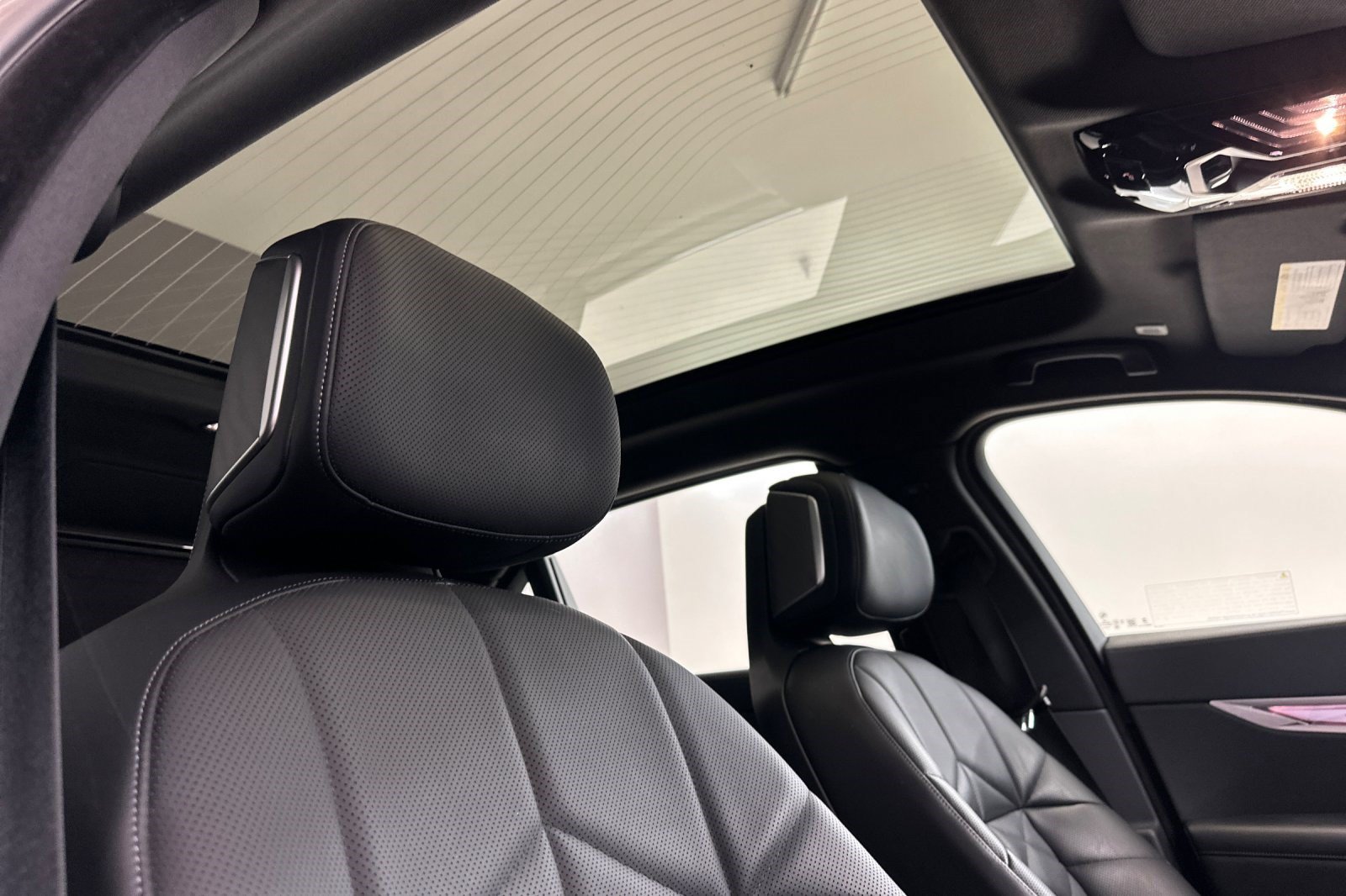 Used 2023 BMW 740i RWD image 25