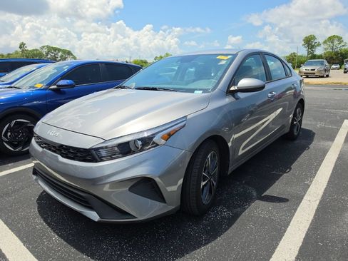 Used 2024 Kia Forte LXS FWD image 4