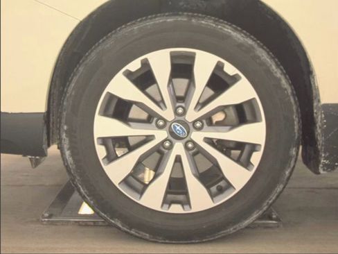 Used 2017 Subaru Outback 3.6R Touring image 9