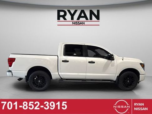 Certified 2019 Nissan Titan SL w/ Midnight Edition image 10