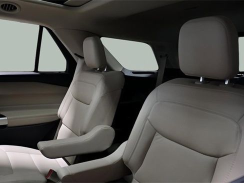 Used 2022 Ford Explorer Limited w/ Equipment Group 301A image 12