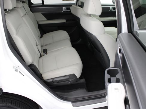 Used 2025 Hyundai Santa Fe SE FWD image 34