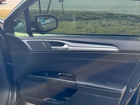 Used 2015 Ford Fusion SE FWD image 17