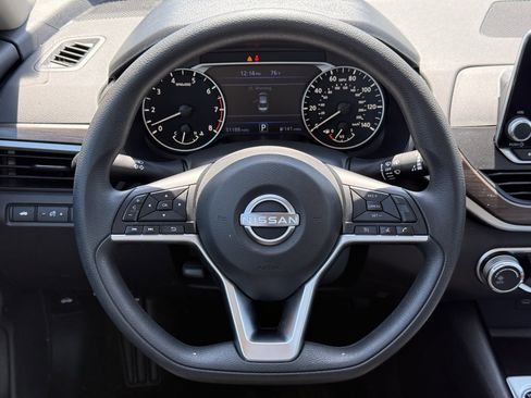 Used 2024 Nissan Altima 2.5 SV image 15