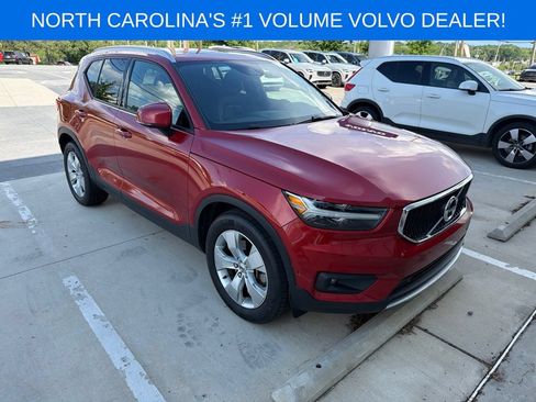 Used 2019 Volvo XC40 T5 Momentum AWD/4WD image 1