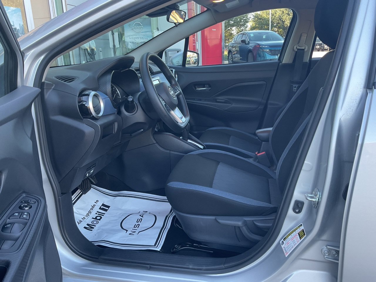 Used 2025 Nissan Versa SV FWD image 8
