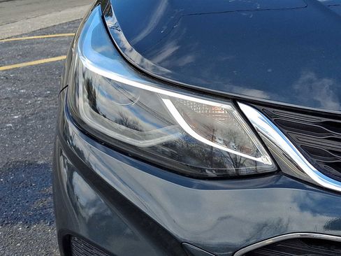 Used 2017 Chevrolet Cruze LT image 8