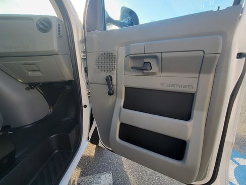 Used 2014 Ford E-150 and Econoline 150 image 35