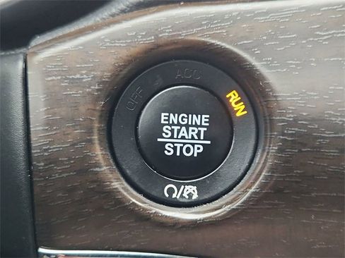 Used 2018 Jeep Grand Cherokee Limited image 16