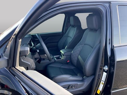Certified 2026 Toyota Tacoma Limited AWD/4WD image 8