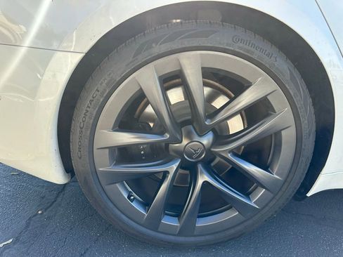 Used 2022 Tesla Model S image 5