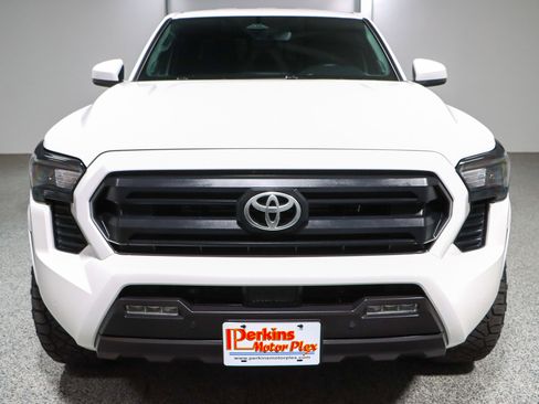 Used 2024 Toyota Tacoma SR5 image 4