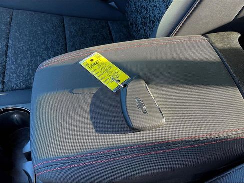 Used 2024 Chevrolet Colorado Z71 w/ Z71 Convenience Package 2 image 11