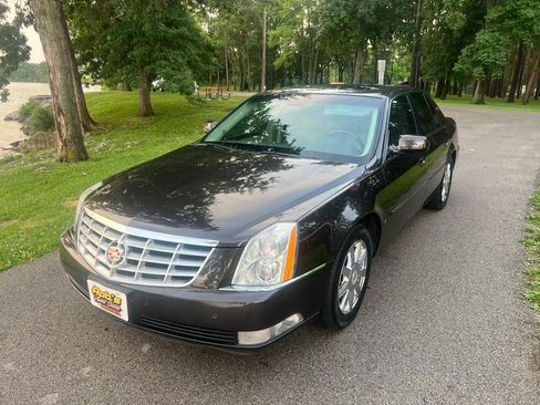 Used 2008 Cadillac DTS FWD image 2