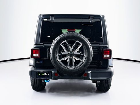 Used 2024 Jeep Wrangler Unlimited w/ Convenience Group AWD/4WD image 7