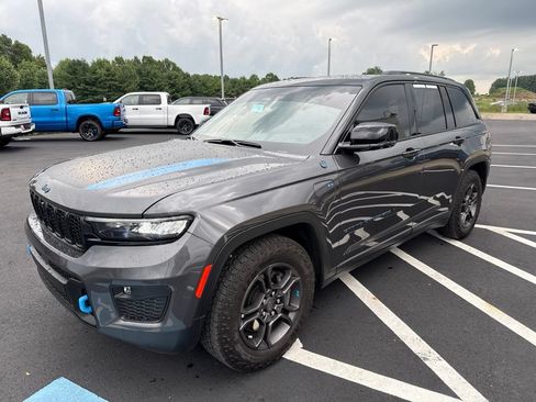 Used 2024 Jeep Grand Cherokee Trailhawk w/ Luxury Tech Group III AWD/4WD image 4