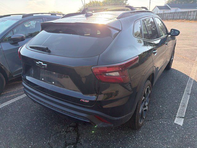 Used 2024 Chevrolet Trax RS w/ Sunroof Package FWD image 5