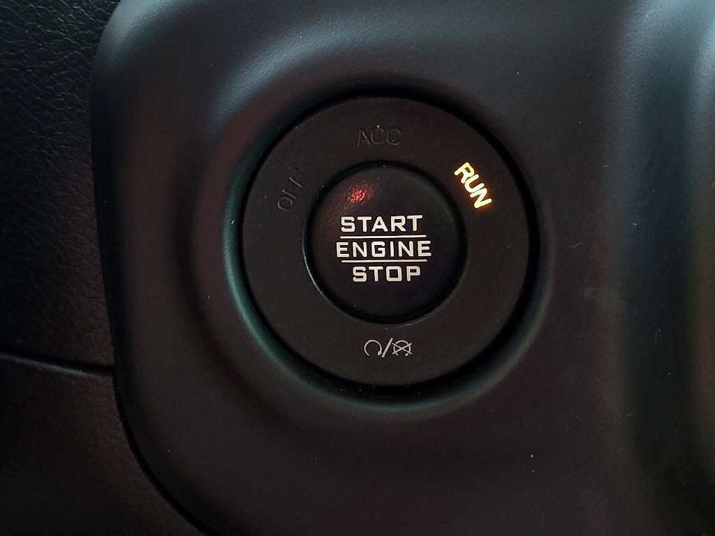 Used 2020 Jeep Wrangler Unlimited Sahara AWD/4WD image 16
