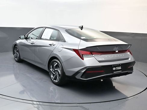 Certified 2025 Hyundai Elantra Sport image 6