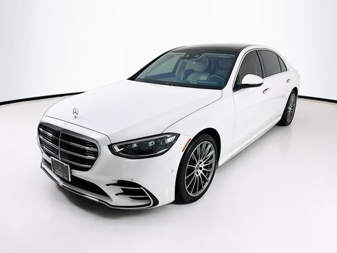 Used 2025 Mercedes-Benz S 580 4MATIC Sedan image 3