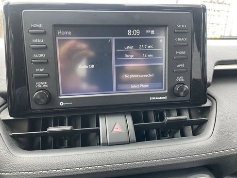 Used 2021 Toyota RAV4 XLE w/ Carpet Mat Package (TMS) image 18