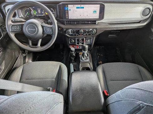 Used 2024 Jeep Wrangler Willys AWD/4WD image 18
