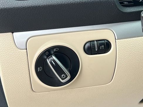 Used 2012 Volkswagen Eos Komfort image 15