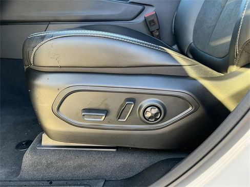 New 2025 Jeep Grand Cherokee Altitude image 9