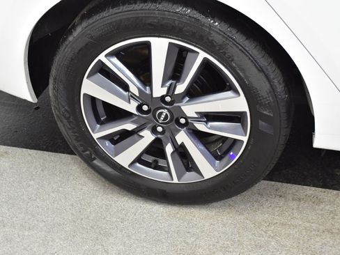 Used 2025 Nissan Versa SV FWD image 38