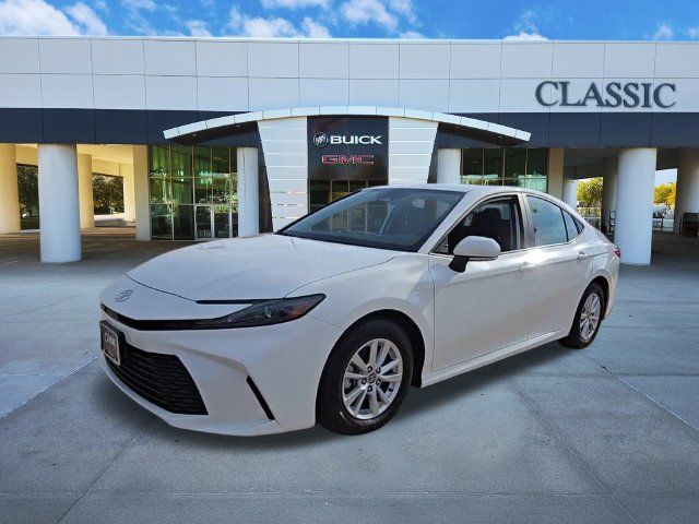 Used 2025 Toyota Camry LE FWD image 4