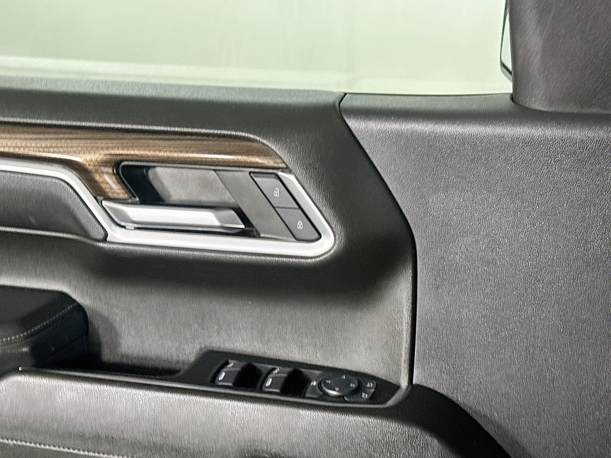 Used 2024 Chevrolet Silverado 1500 LT AWD/4WD image 15