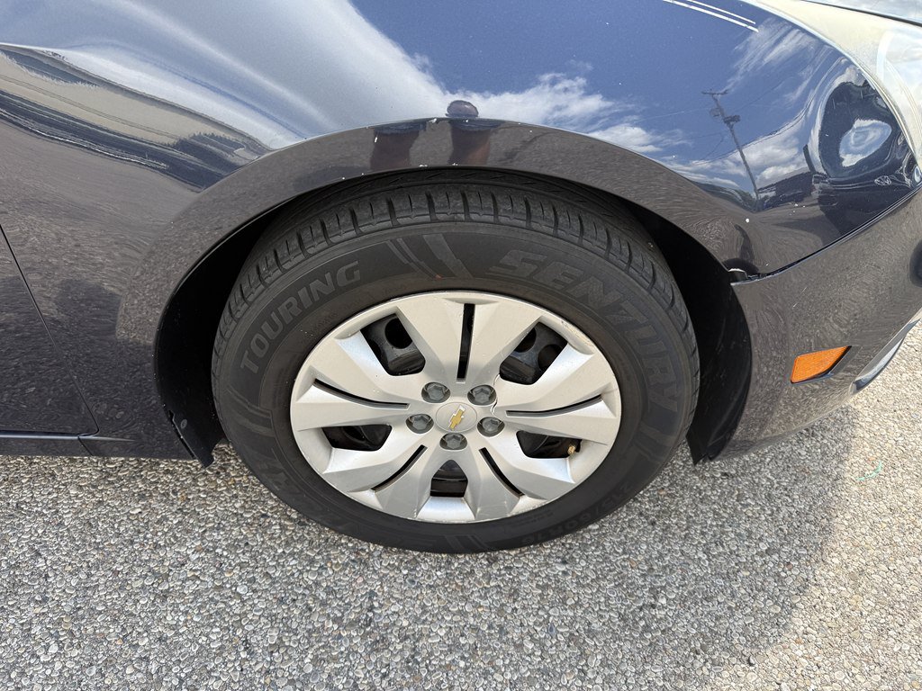 Used 2015 Chevrolet Cruze LS FWD image 7